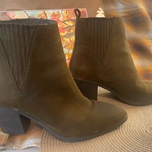 Esprit Ladies Reina Olive Brown Suede Booties E18RE160 6M